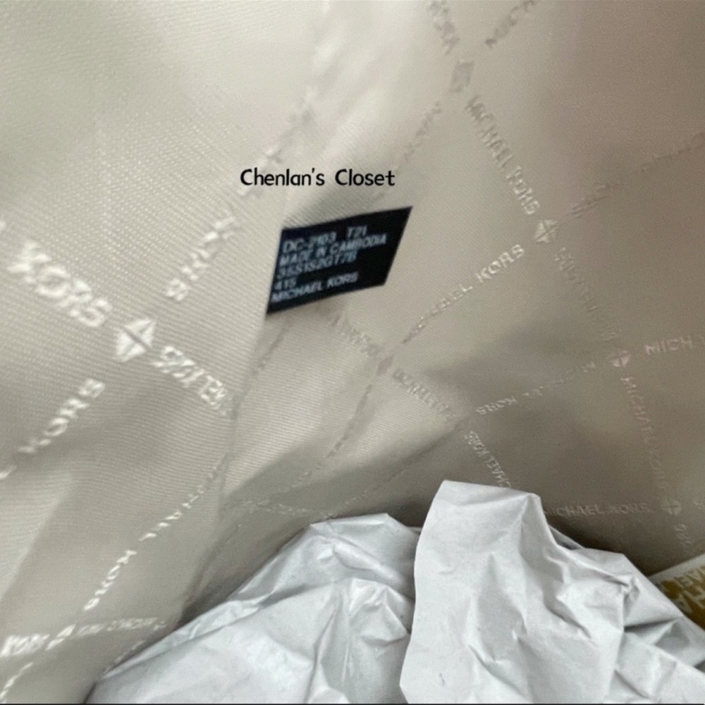 🔥HP🎉NeW! Michael Kors Gilly Drawstring Tote Set - Picture 9 of 9